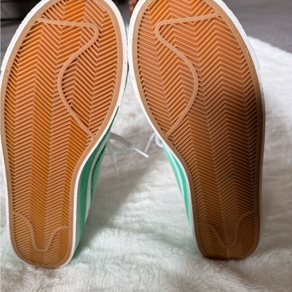 Nike Blazer Mid 77 Women's Sneakers - White and Green Fade - Picture 6 of 6